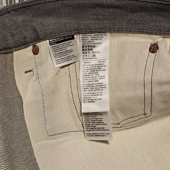 LEVI 501 Men's Jean Shrink-to-Fit Size 42x32 Original - Picture 8 of 9